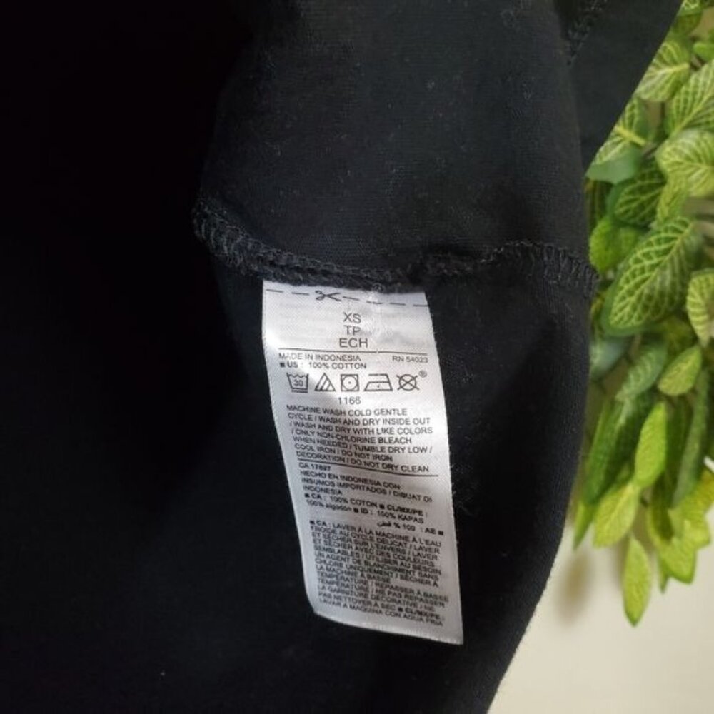 Old Navy I Believe in You Christmas T-shirt Black Size XS X-Small Short Sleeve - Picture 8 of 8